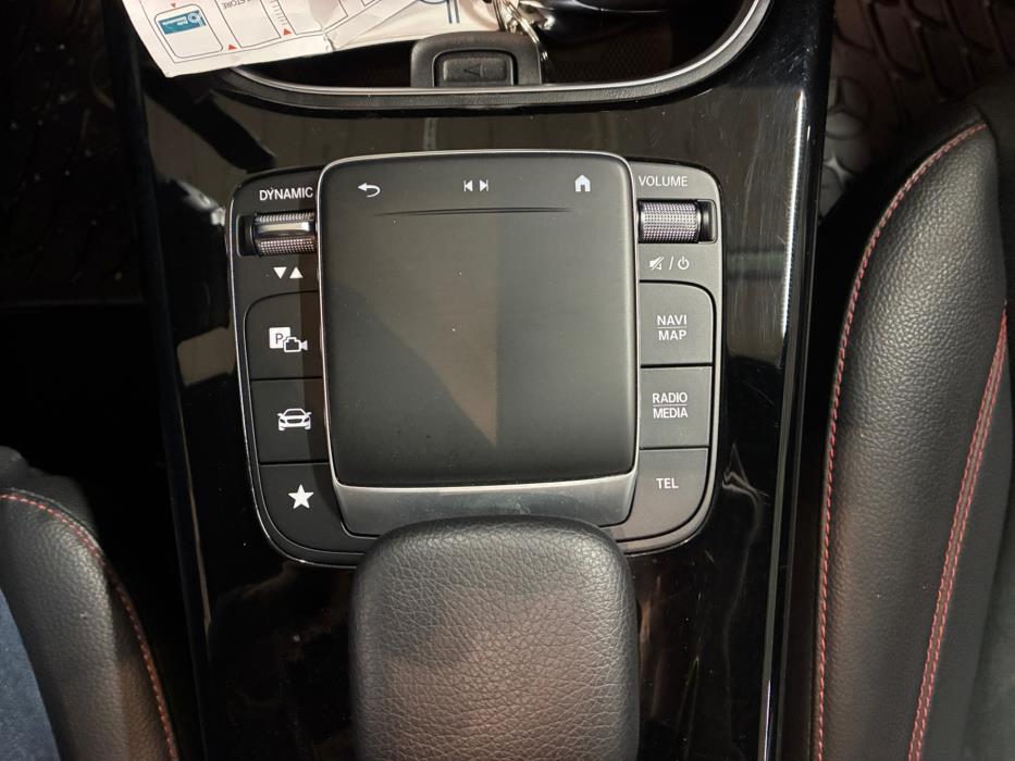 MERCEDES-BENZ A 2022