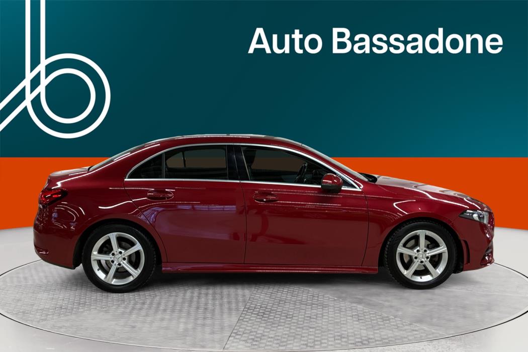 MERCEDES-BENZ A 2022