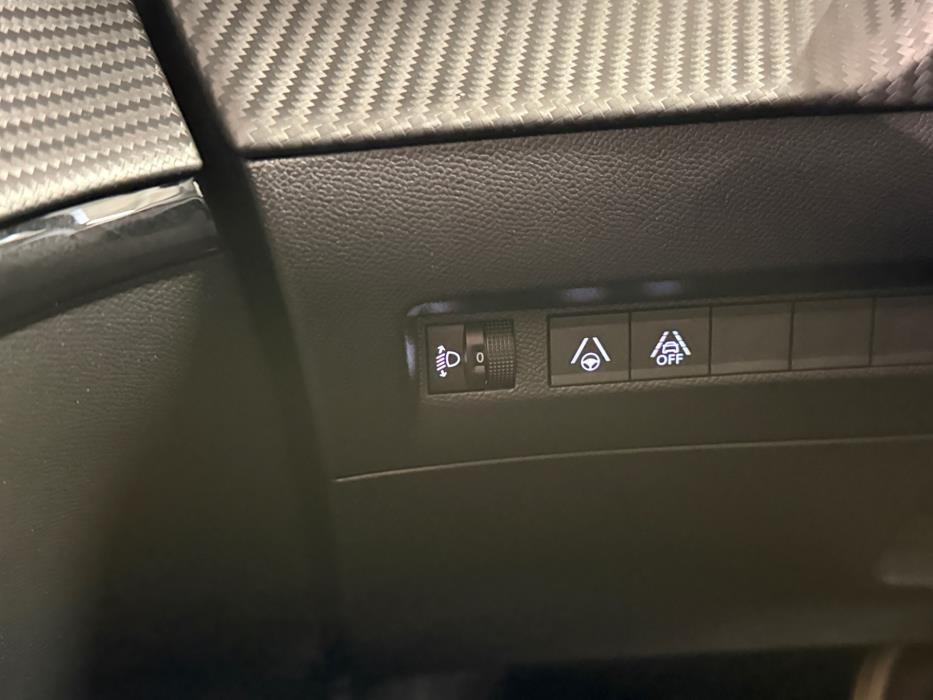 PEUGEOT e-208 2023