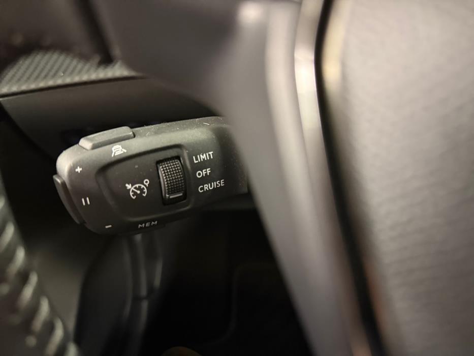 PEUGEOT e-208 2023
