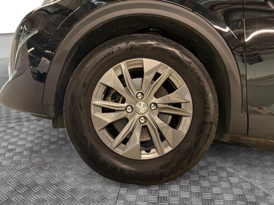 PEUGEOT e-2008 2023