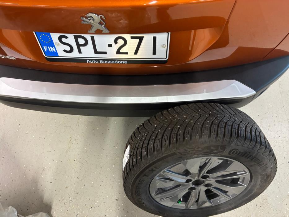 PEUGEOT e-2008 2023