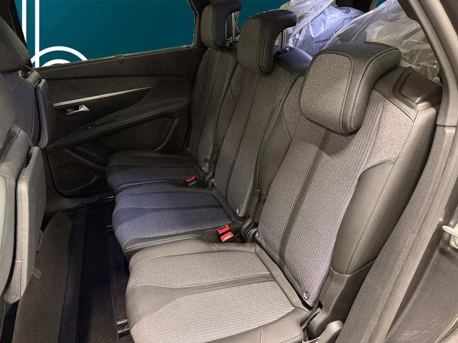 PEUGEOT 5008 2021