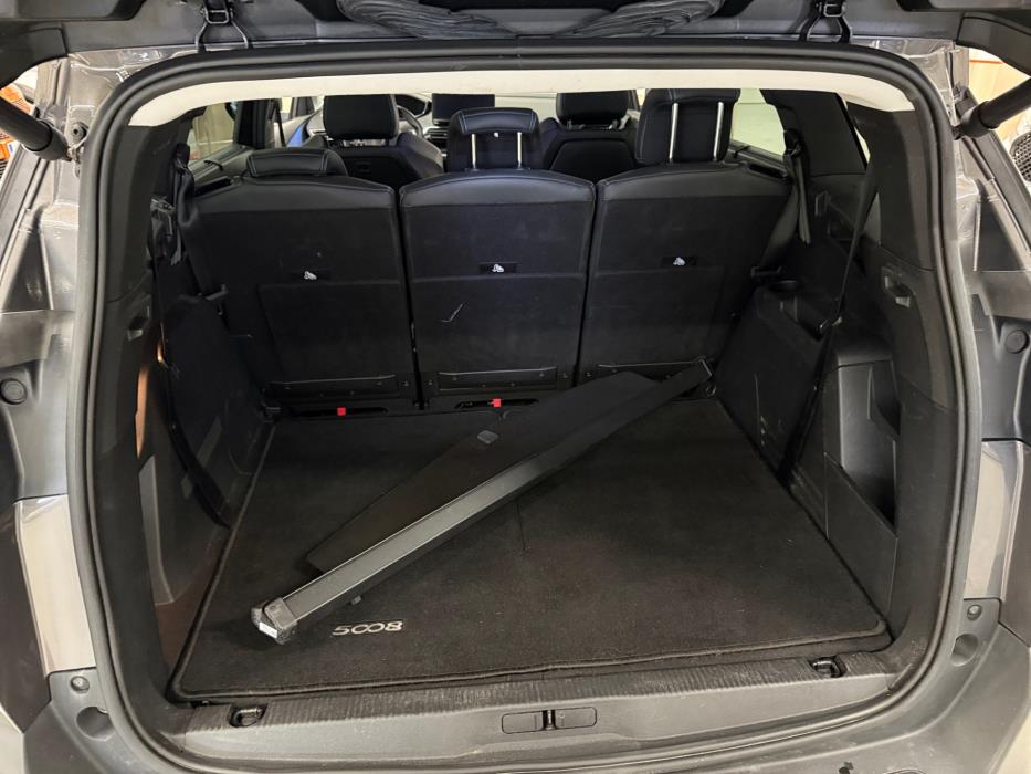 PEUGEOT 5008 2021