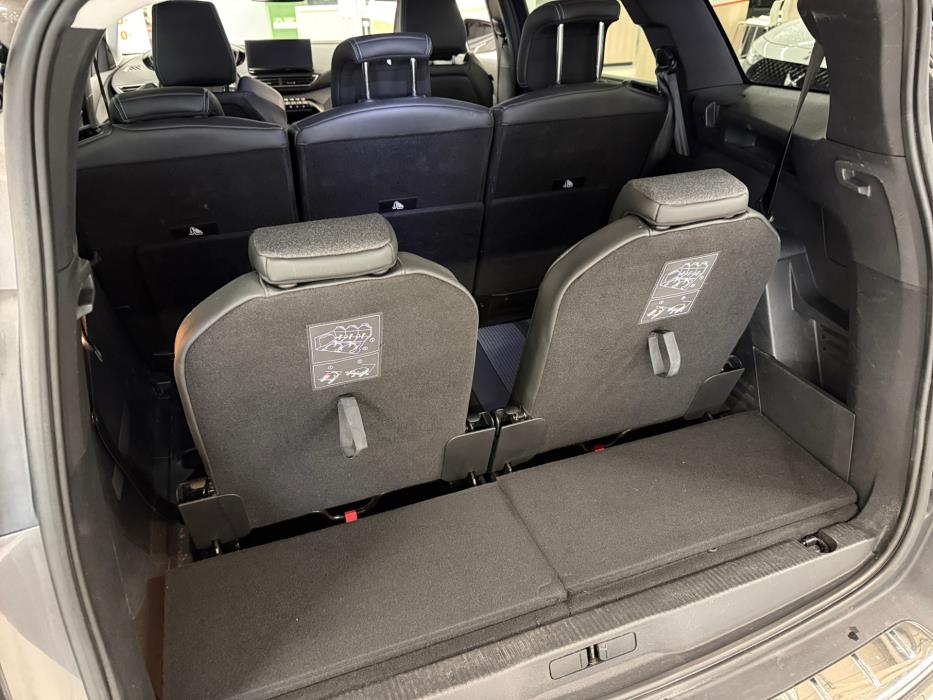PEUGEOT 5008 2021