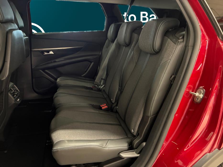 PEUGEOT 5008 2021