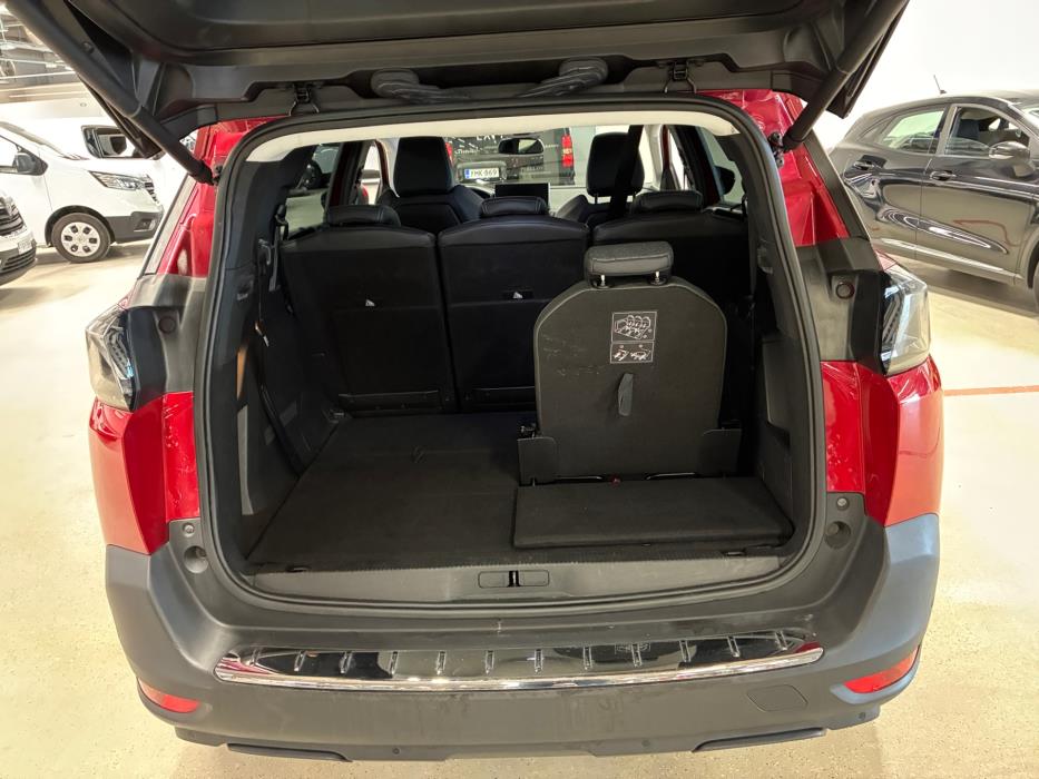 PEUGEOT 5008 2021