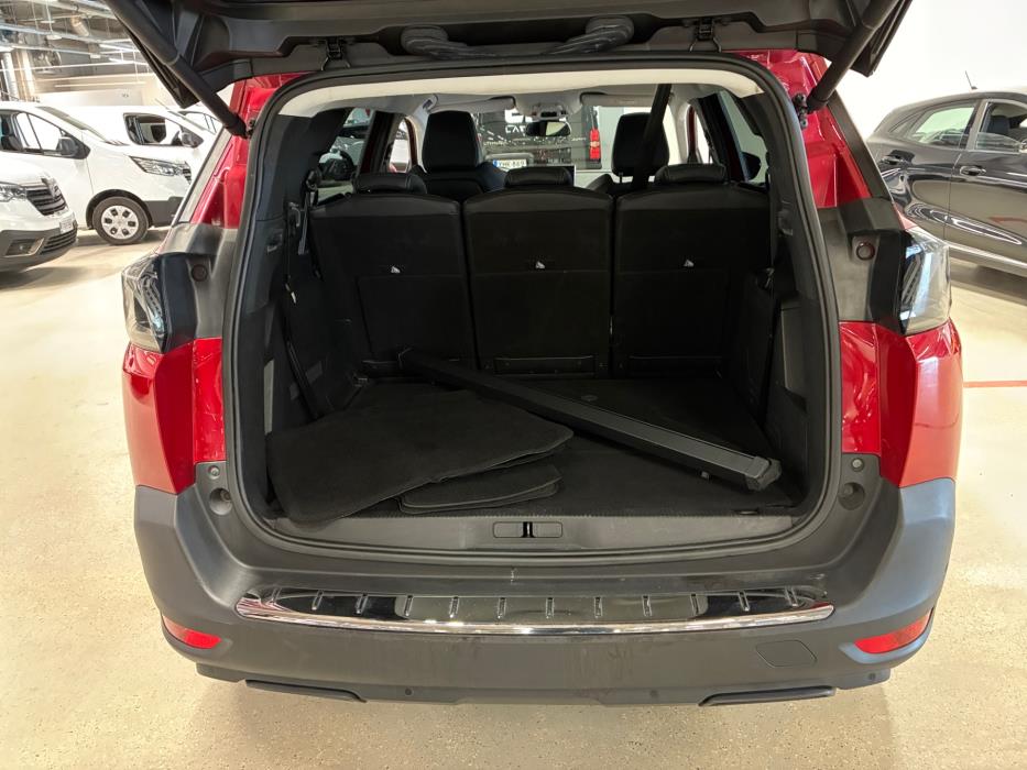 PEUGEOT 5008 2021