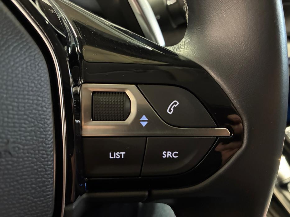 PEUGEOT 5008 2021