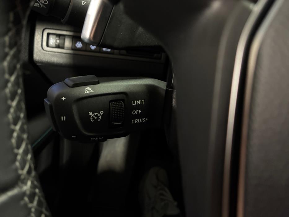 PEUGEOT 5008 2021