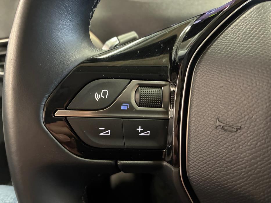 PEUGEOT 5008 2021