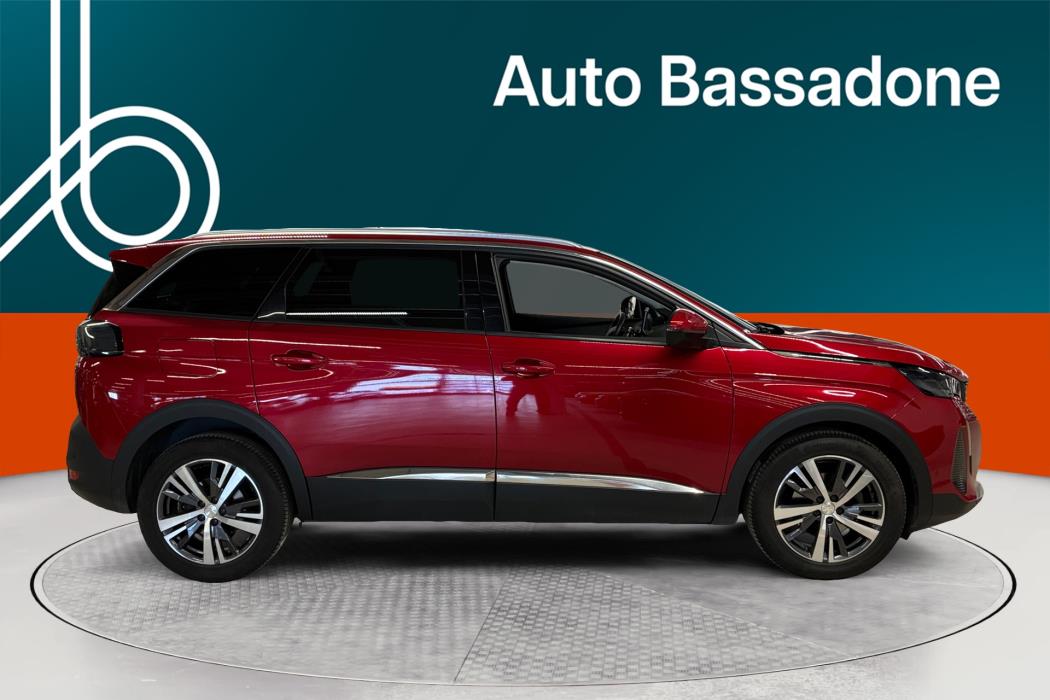 PEUGEOT 5008 2021