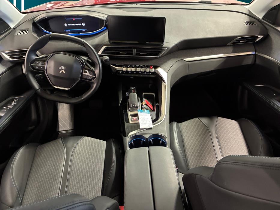 PEUGEOT 5008 2021