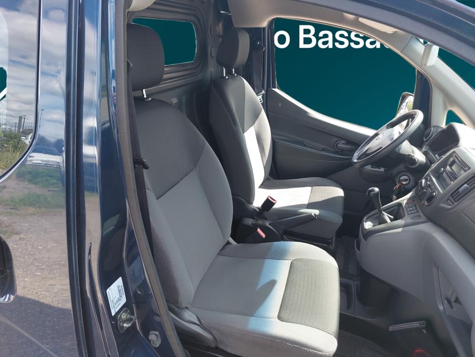 NISSAN NV200 2015