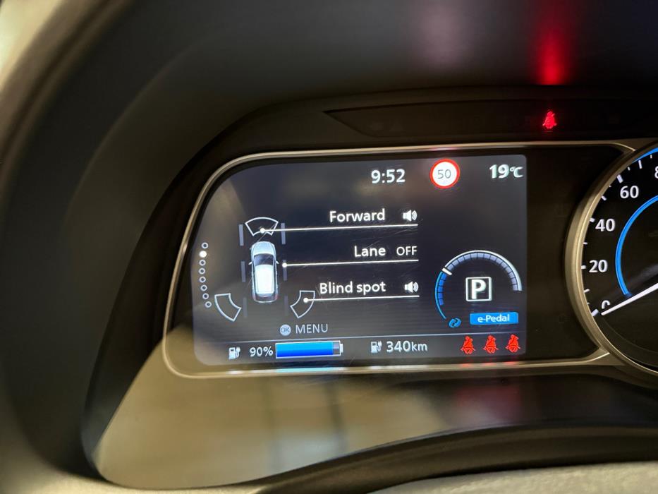 NISSAN LEAF 2023