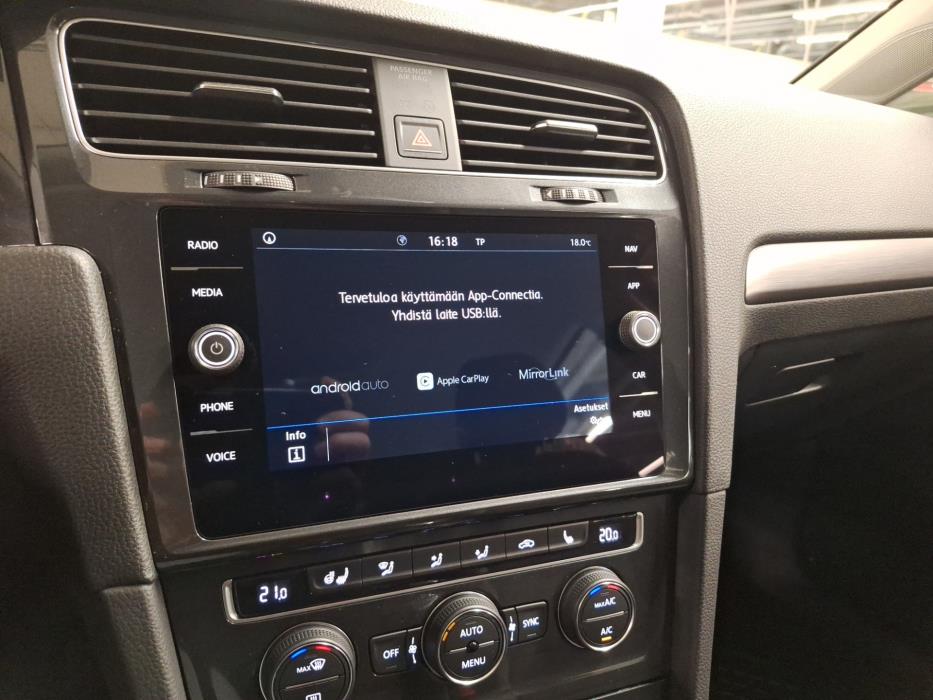 VOLKSWAGEN Golf 2018