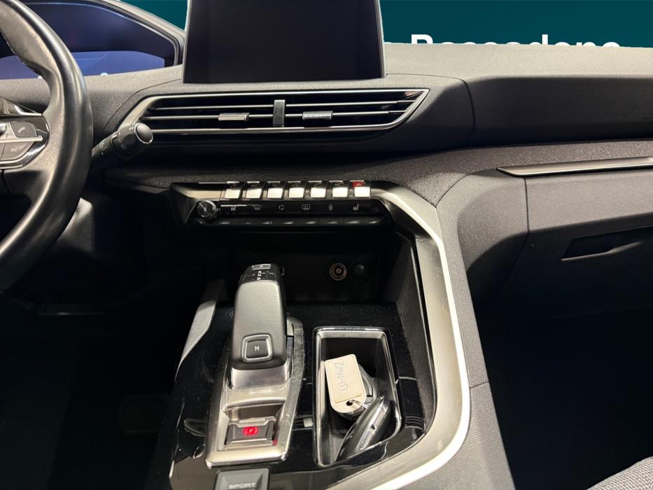 PEUGEOT 5008 2019
