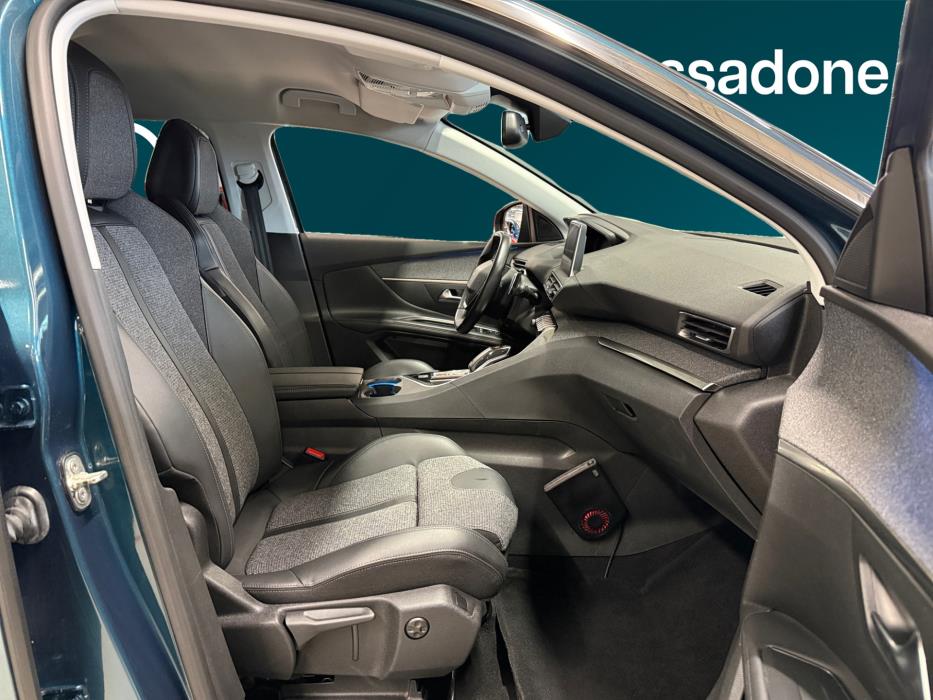 PEUGEOT 5008 2019