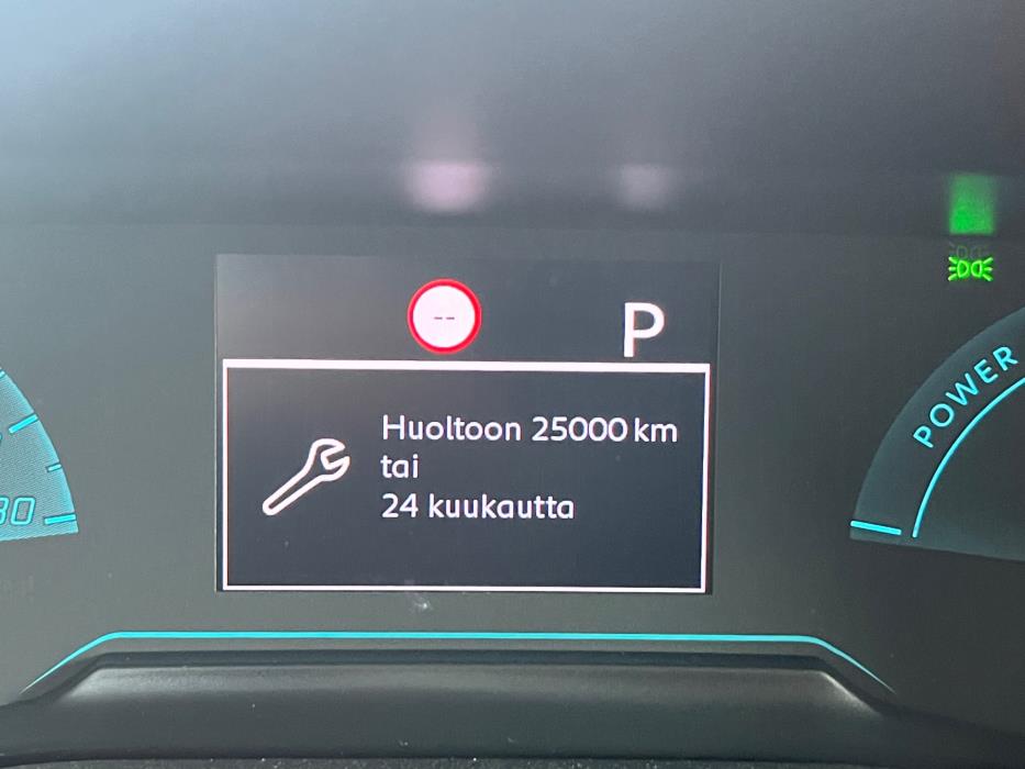 PEUGEOT e-2008 2023