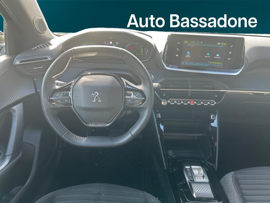 PEUGEOT e-2008 2023