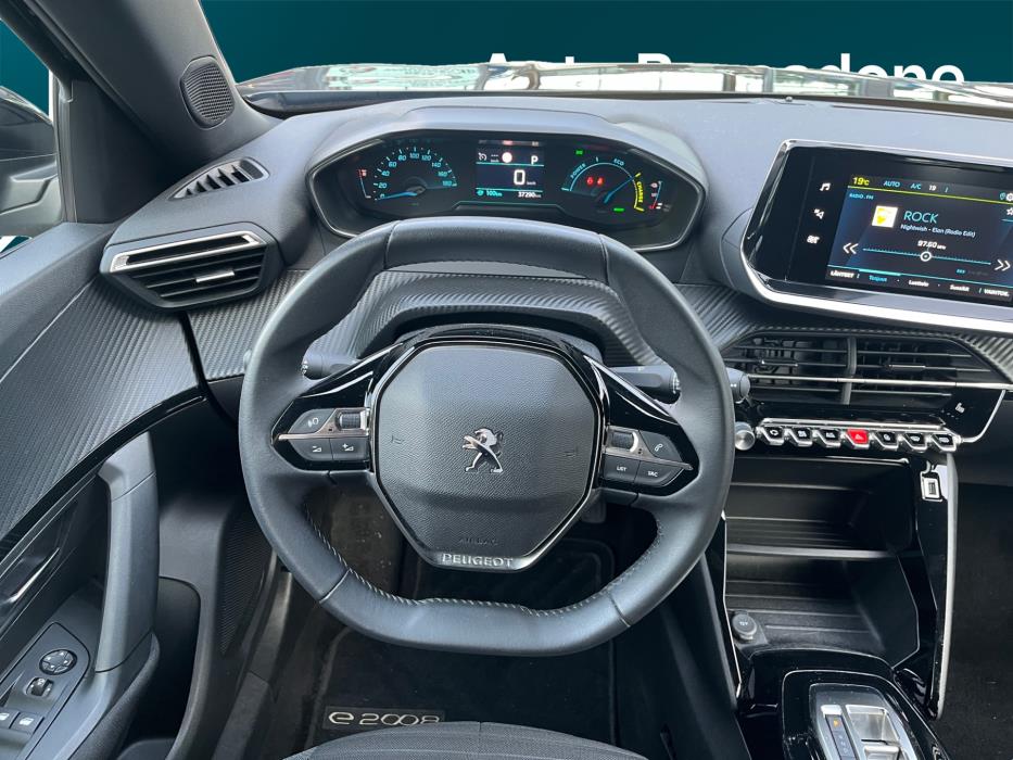PEUGEOT e-2008 2023