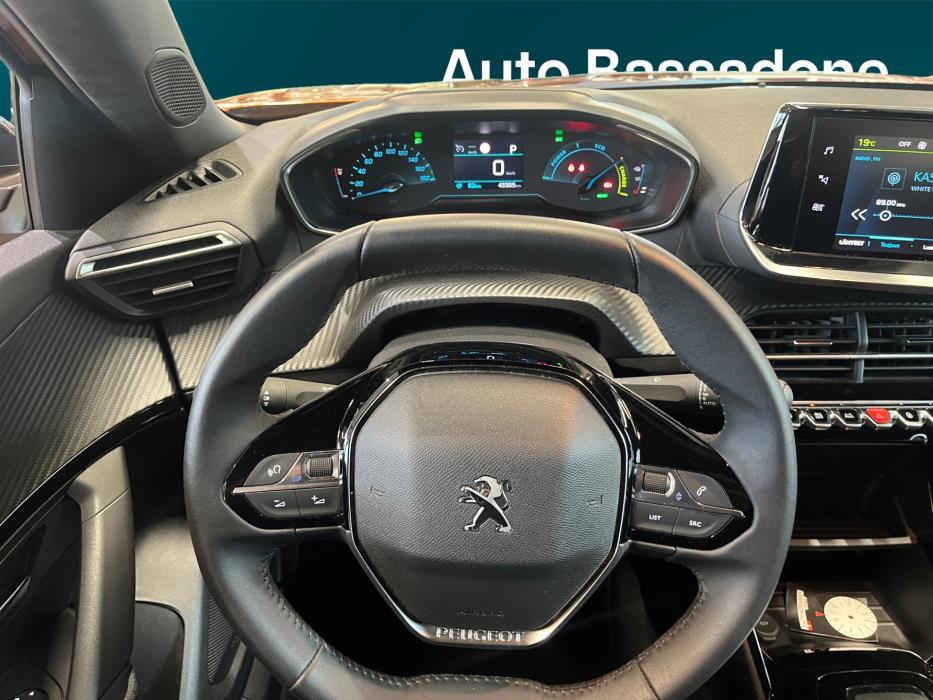 PEUGEOT e-2008 2023