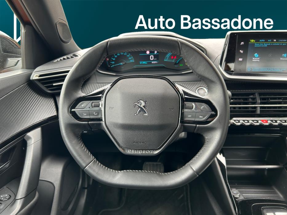 PEUGEOT e-2008 2023