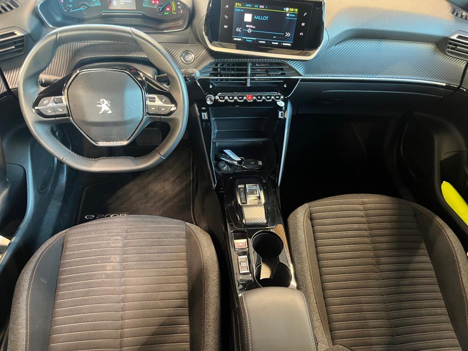 PEUGEOT e-2008 2023