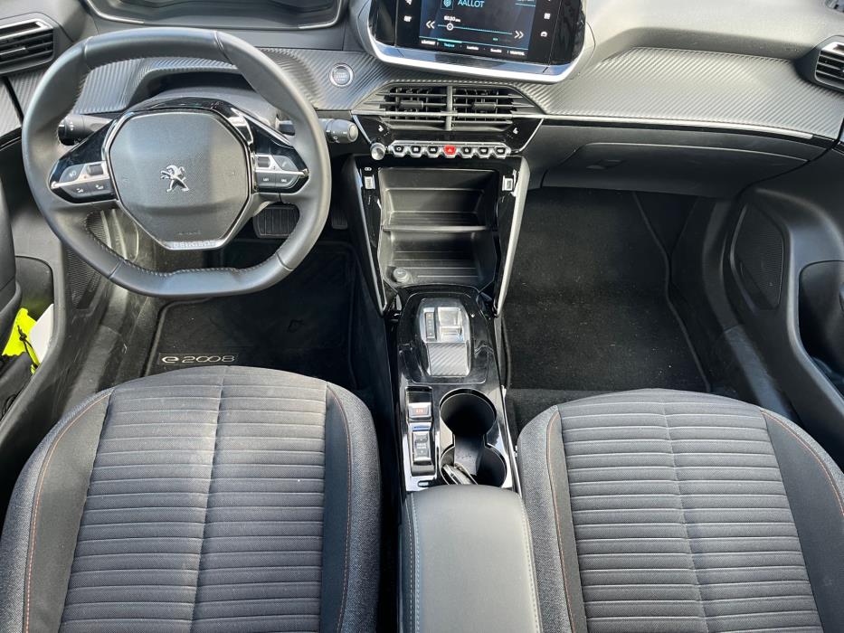 PEUGEOT e-2008 2023