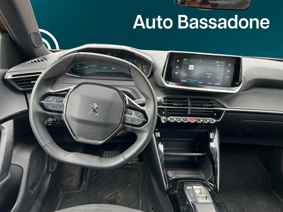 PEUGEOT e-2008 2023