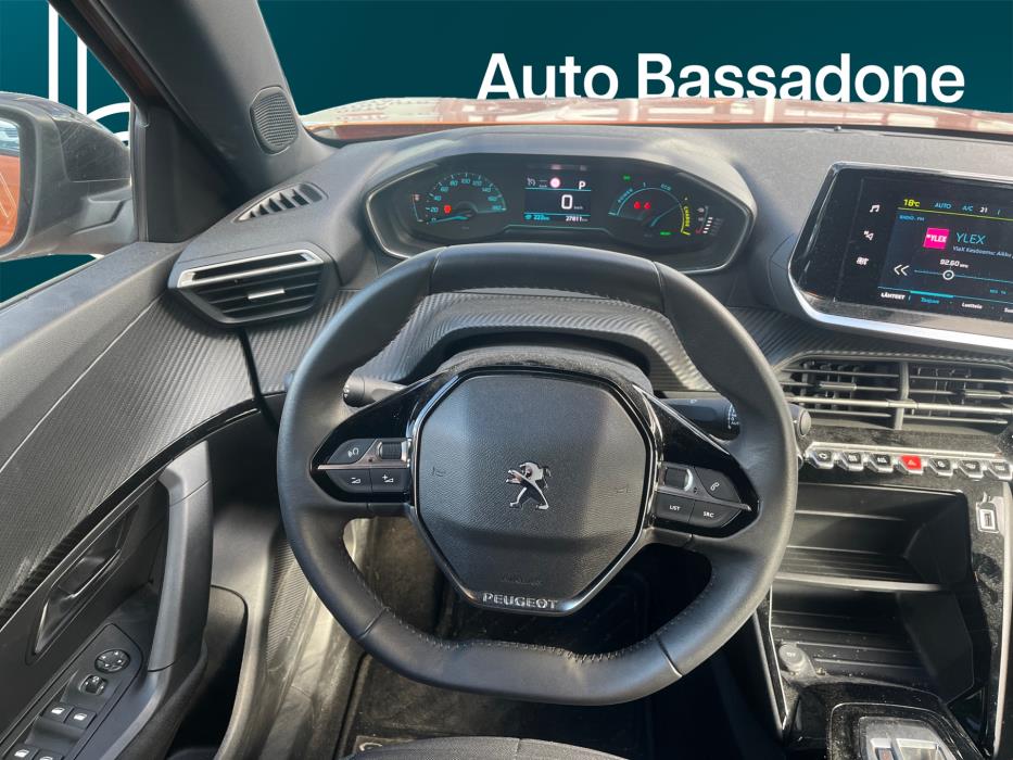 PEUGEOT e-2008 2023