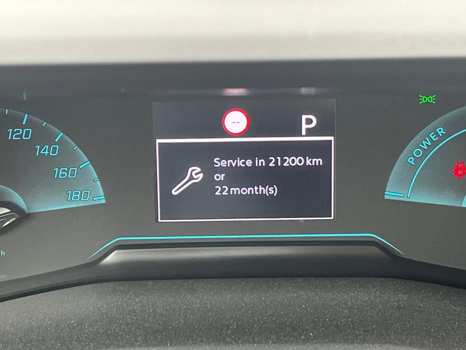 PEUGEOT e-2008 2023