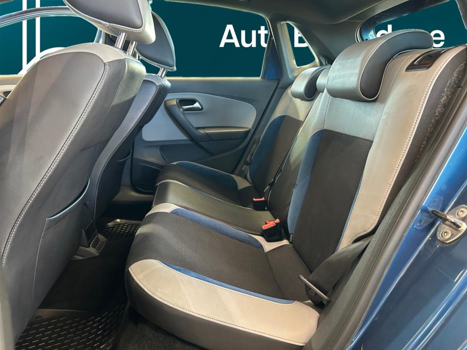 VOLKSWAGEN Polo 2014