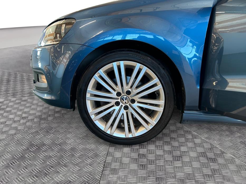 VOLKSWAGEN Polo 2014