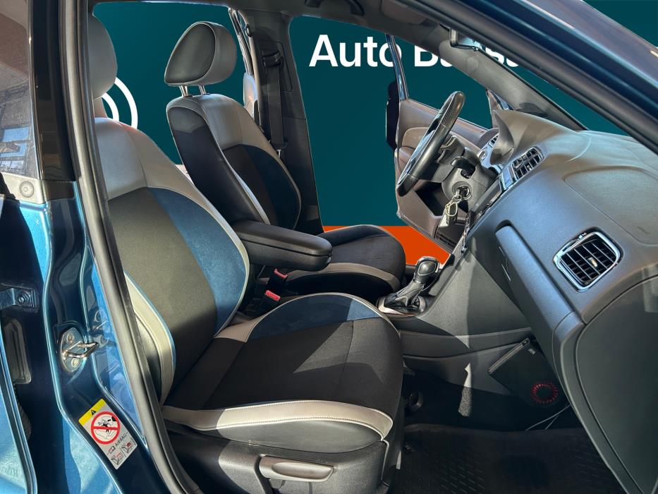 VOLKSWAGEN Polo 2014