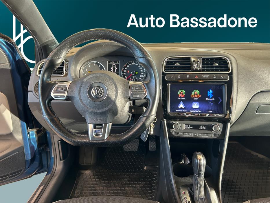 VOLKSWAGEN Polo 2014