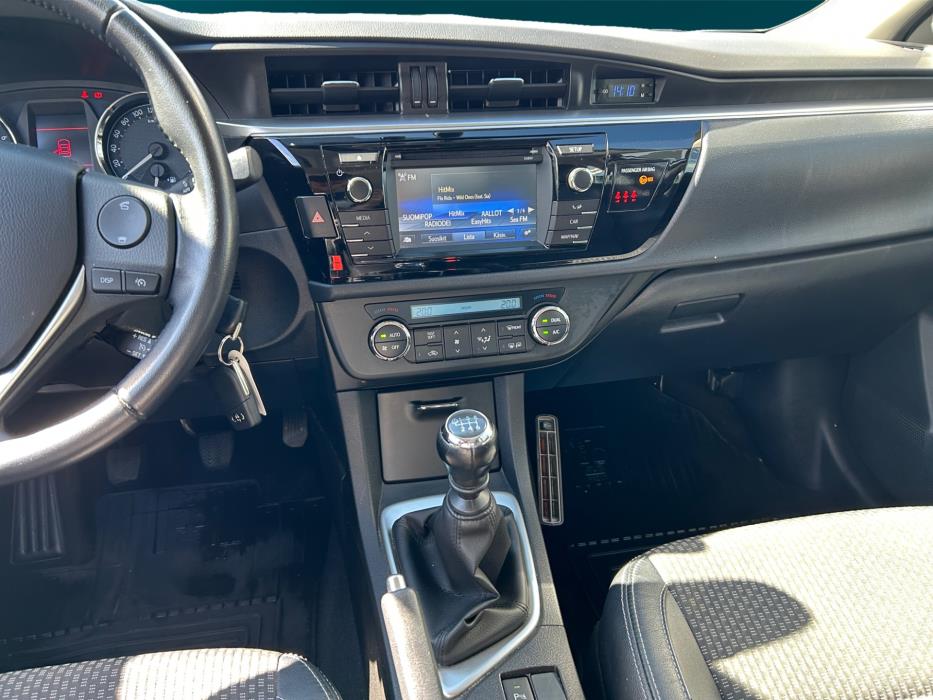 TOYOTA Corolla 2015