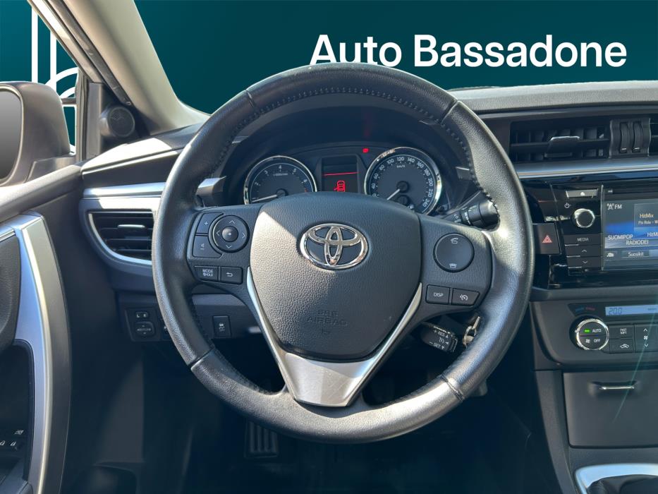 TOYOTA Corolla 2015