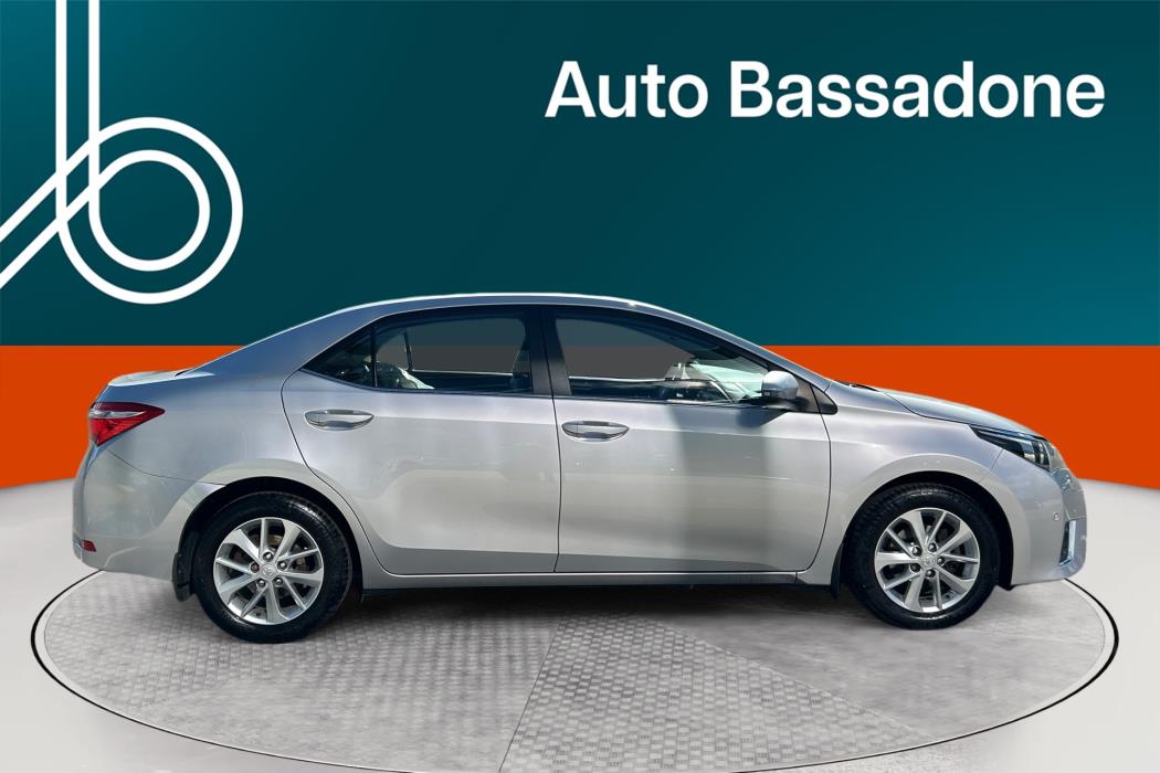 TOYOTA Corolla 2015