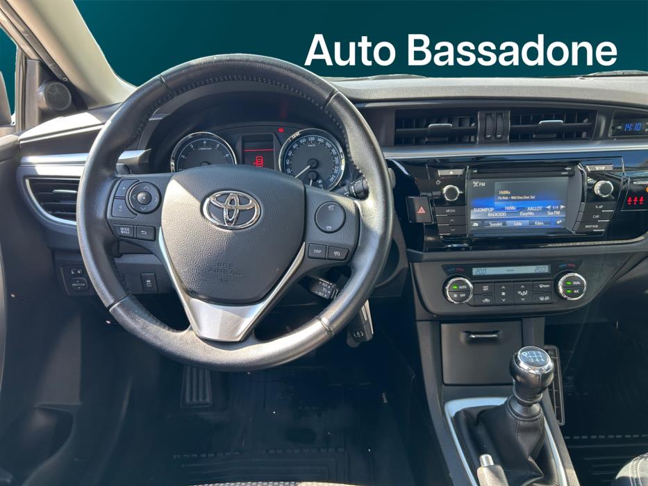 TOYOTA Corolla 2015