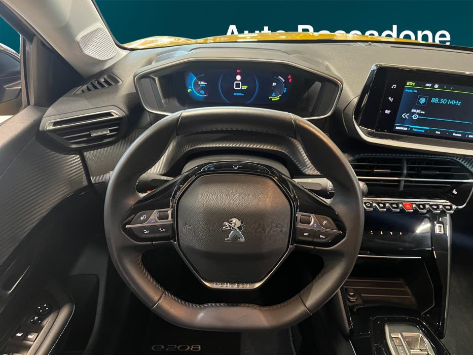 PEUGEOT e-208 2022