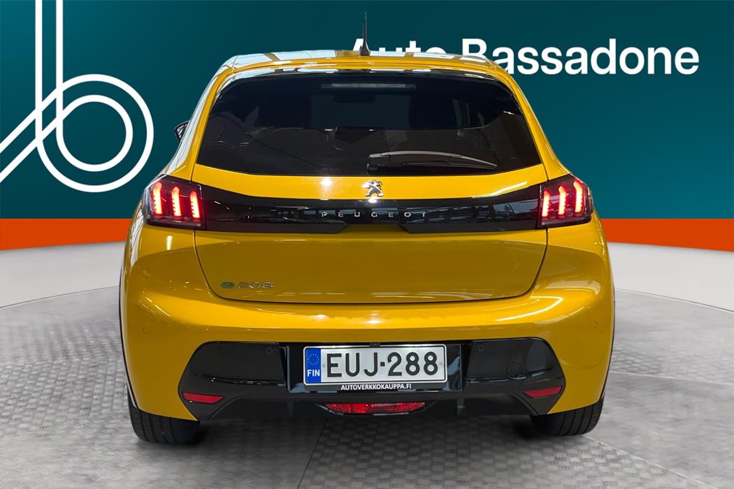 PEUGEOT e-208 2022