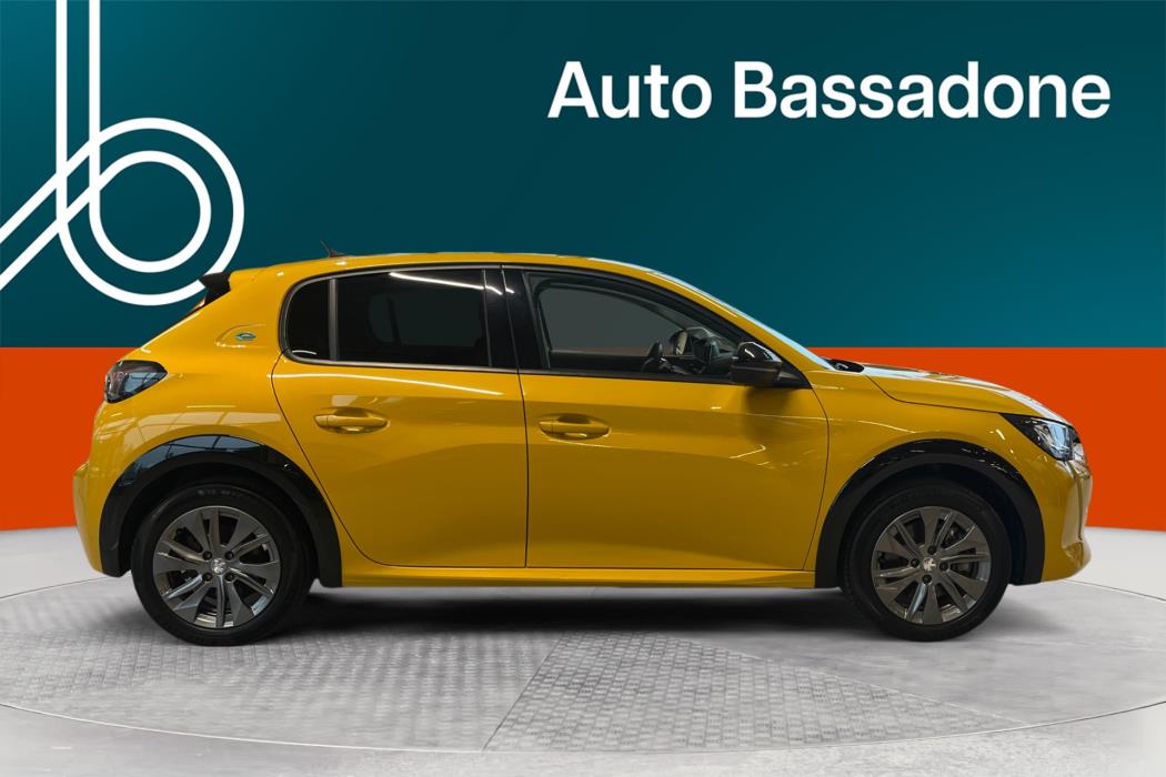 PEUGEOT e-208 2022