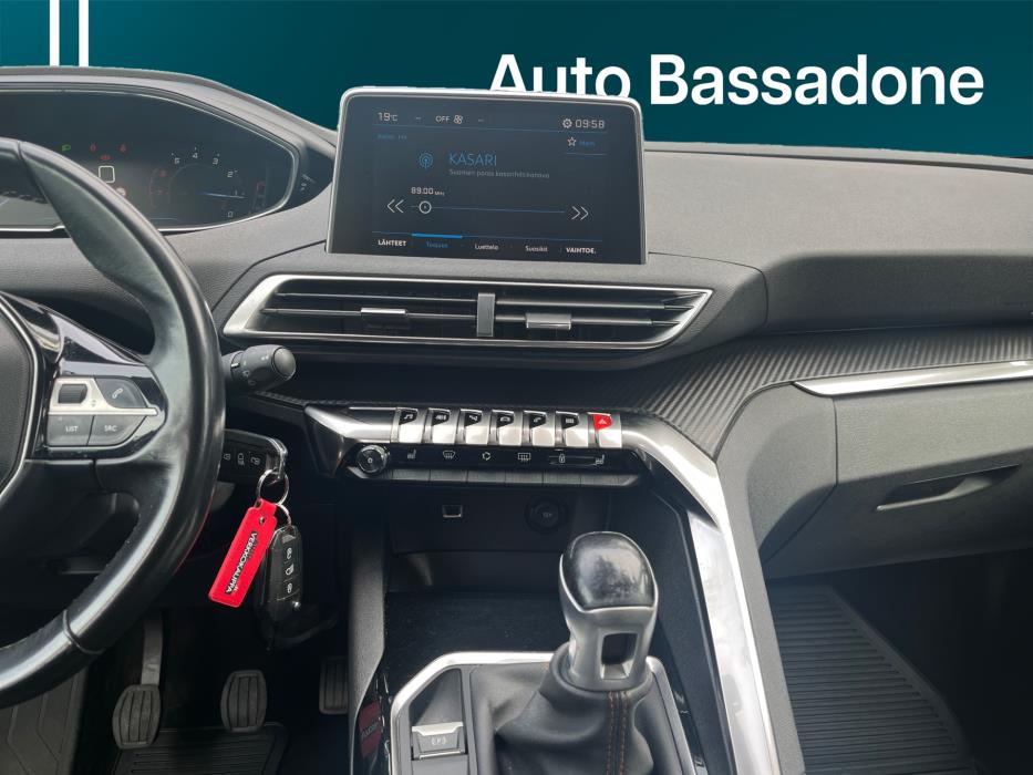 PEUGEOT 5008 2018