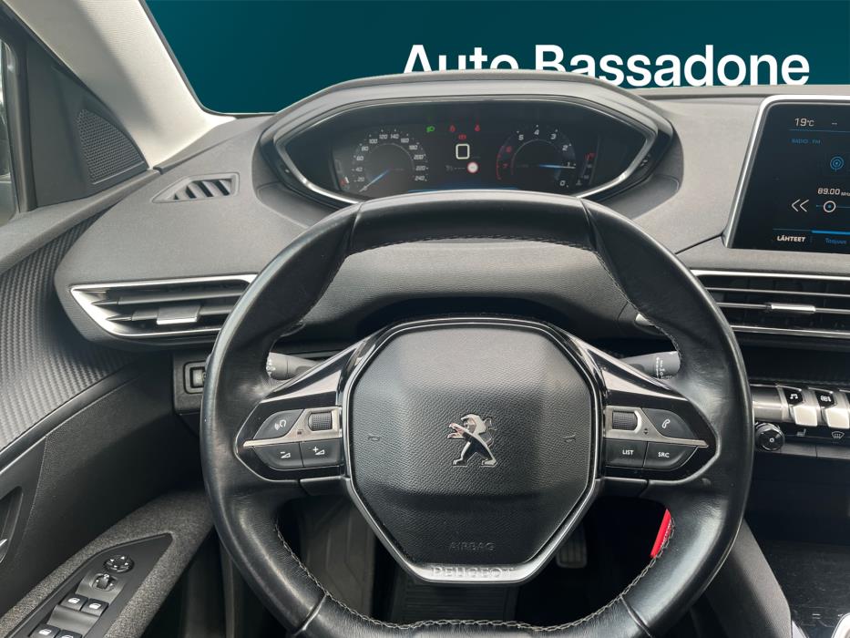 PEUGEOT 5008 2018