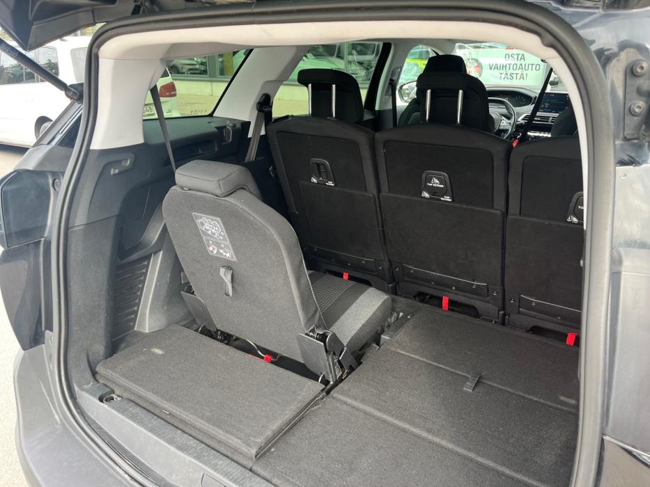 PEUGEOT 5008 2018