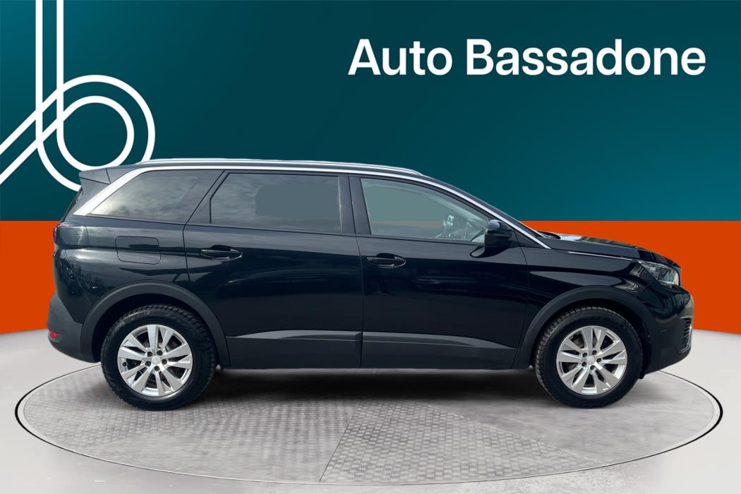 PEUGEOT 5008 2018