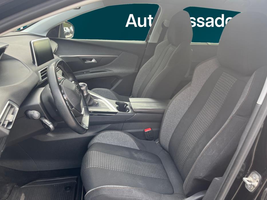 PEUGEOT 5008 2018