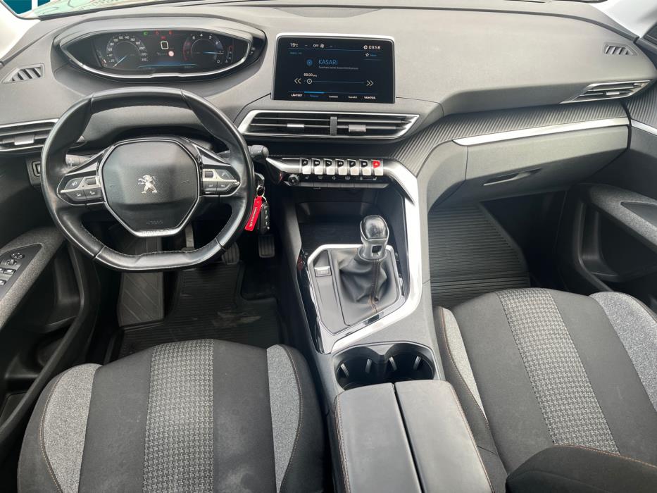 PEUGEOT 5008 2018