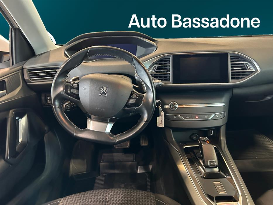 PEUGEOT 308 2021